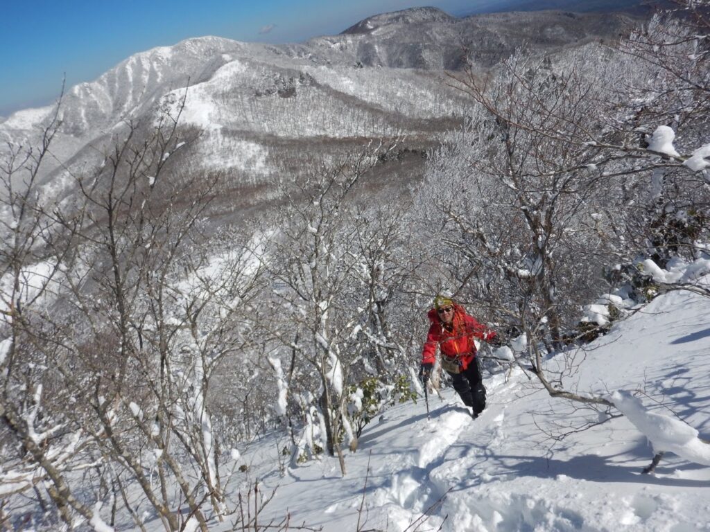 Climbing through deep snow toward Kashiasahi-dake - backcountry skiing and snowshoe groups