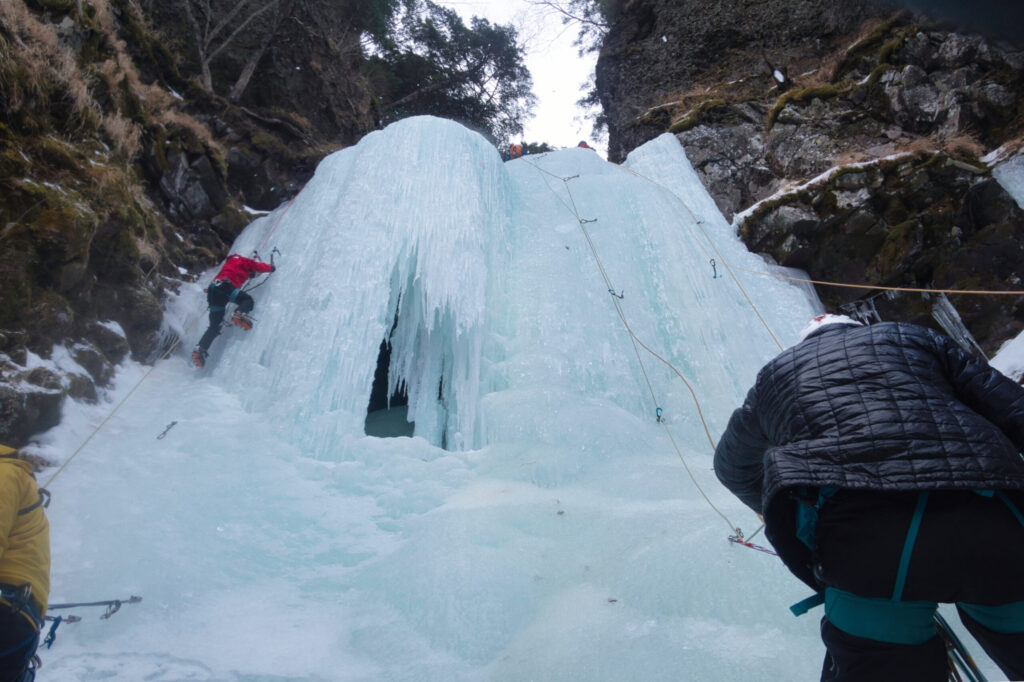 Technical ice climbing second pitch Christmas Runze waterfall Japan
