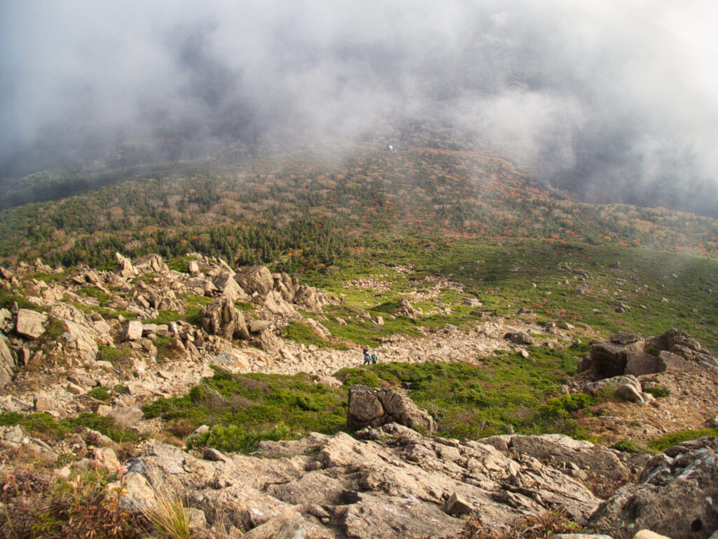 Sea of clouds and autumn colors from Mt. Hayachine descent Kitakami Mountains