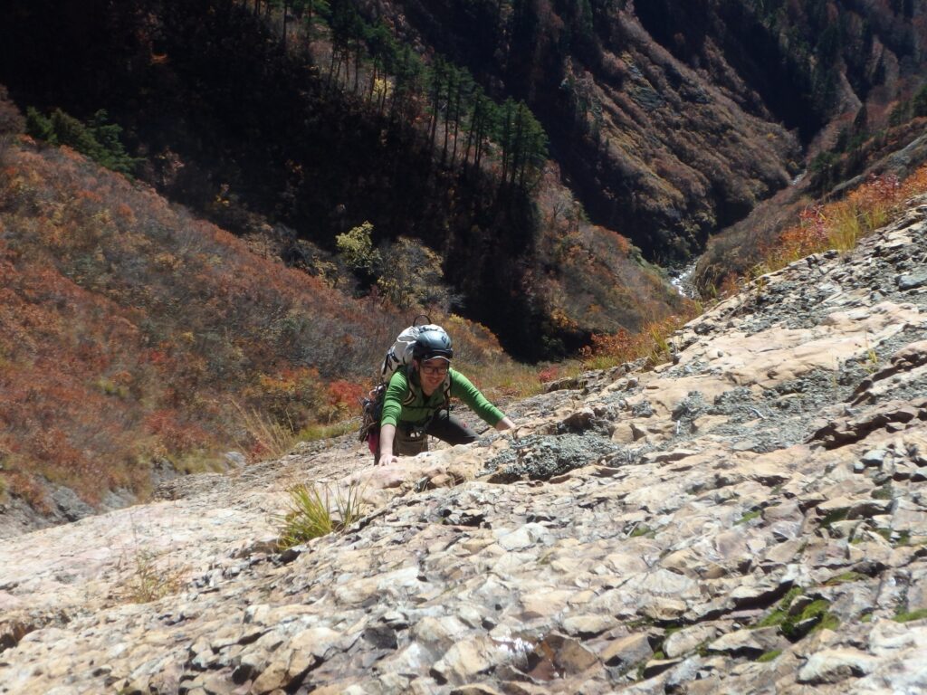 Panoramic view from Mt. Maegadake South Wall granite slabs autumn foliage Kaietsu mountains