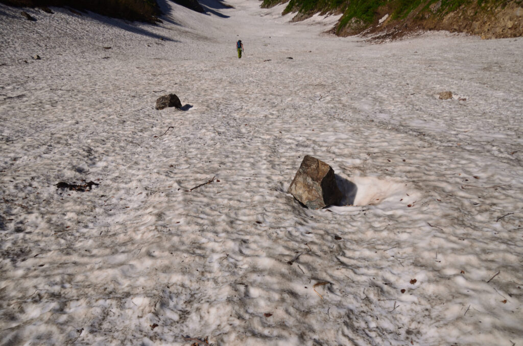 Rockfall on Ishikorobi snowfield, highlighting hazards during ascent