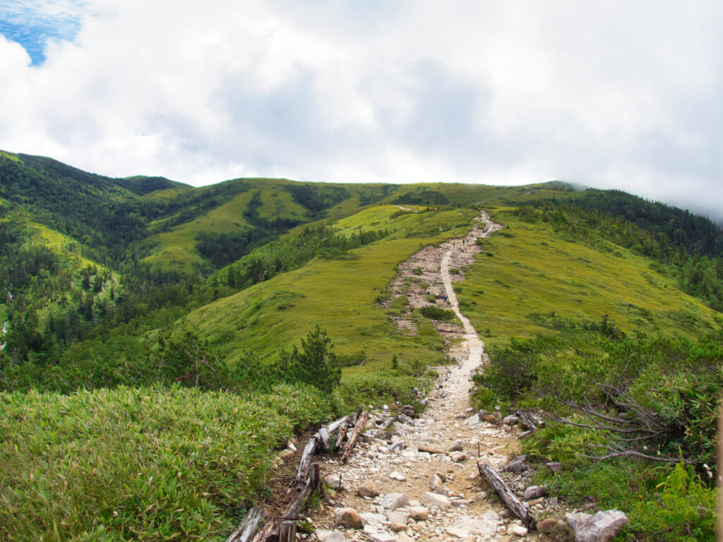 Gokoiwa bench viewpoint Northern Alps ridgeline Japan ascent trail Oritate panorama