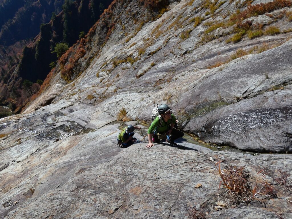 Climbers nearing top Mt. Maegadake South Wall granite slab before bushwhacking section
