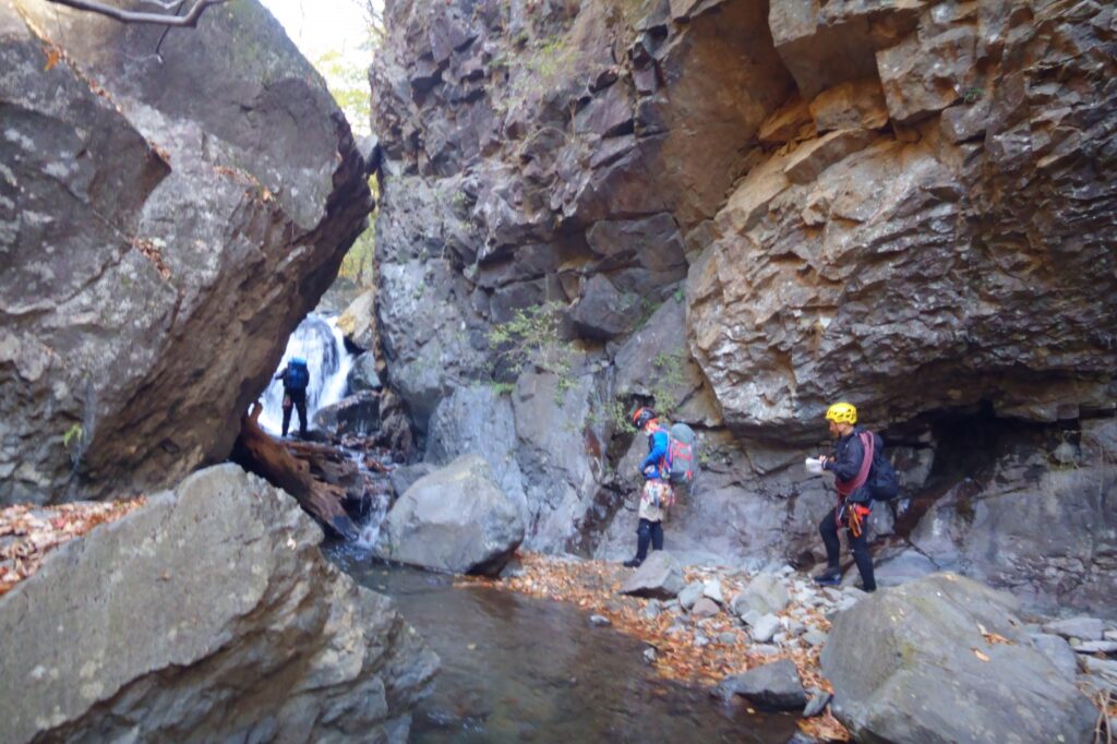 stream climbing ascent Usuigawa autumn Western Joshu Japan