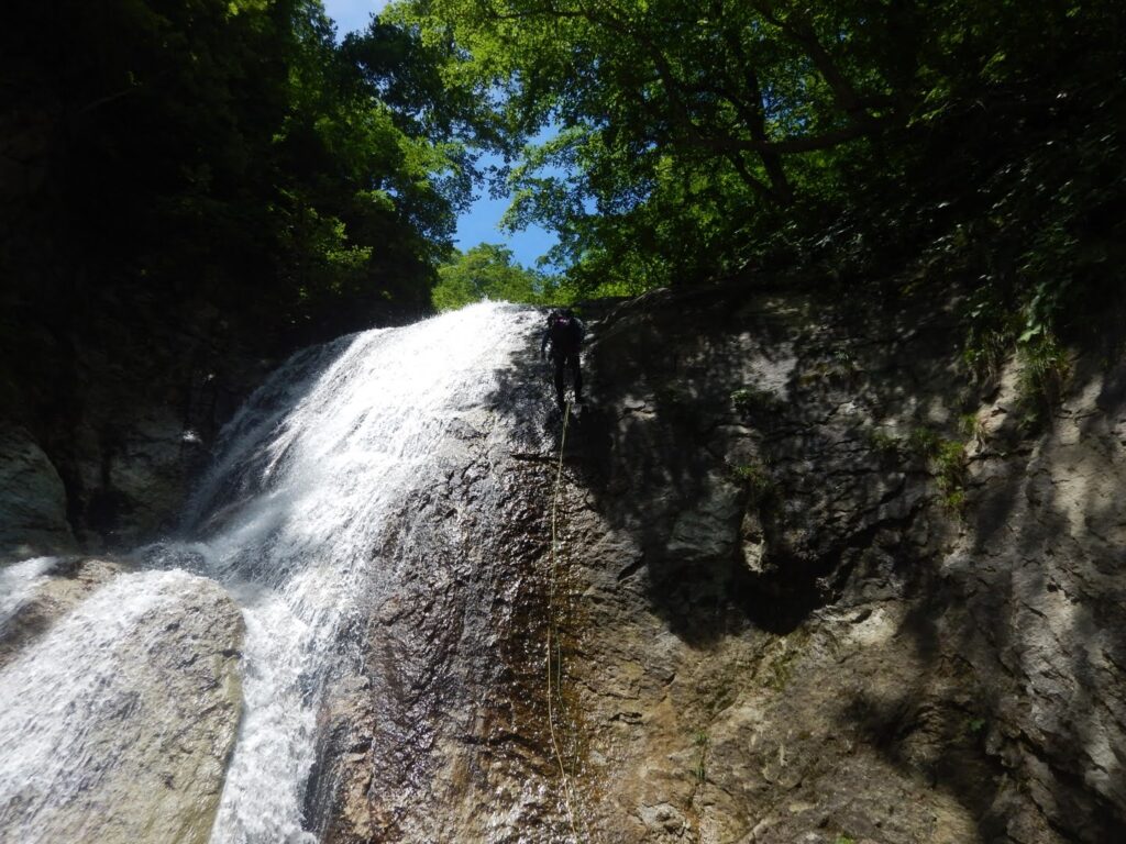 Rappelling descent on Akedori-zawa stream, gentle healing canyon after Kitanomata-zawa ascent, Hachimantai Japan