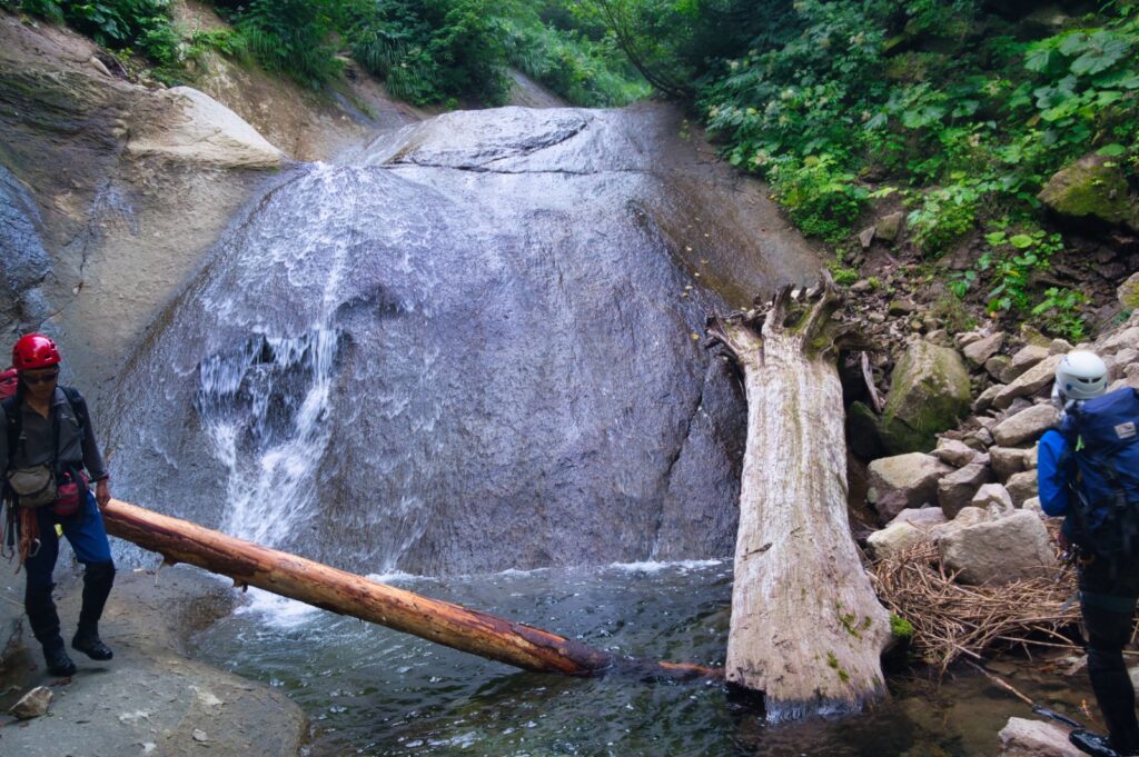 Upper headwaters of Kitanomata-zawa right fork before topping out to Oshiromori wetlands, Hachimantai Japan