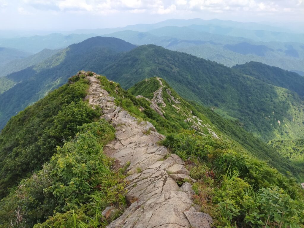 剣ヶ峰 稜線 飯豊連峰 下山 登山道