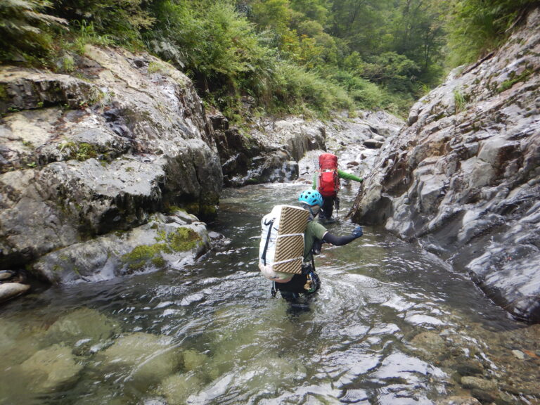 Naranokisawa stream entry granite crystal clear water sawanobori Japan Iide