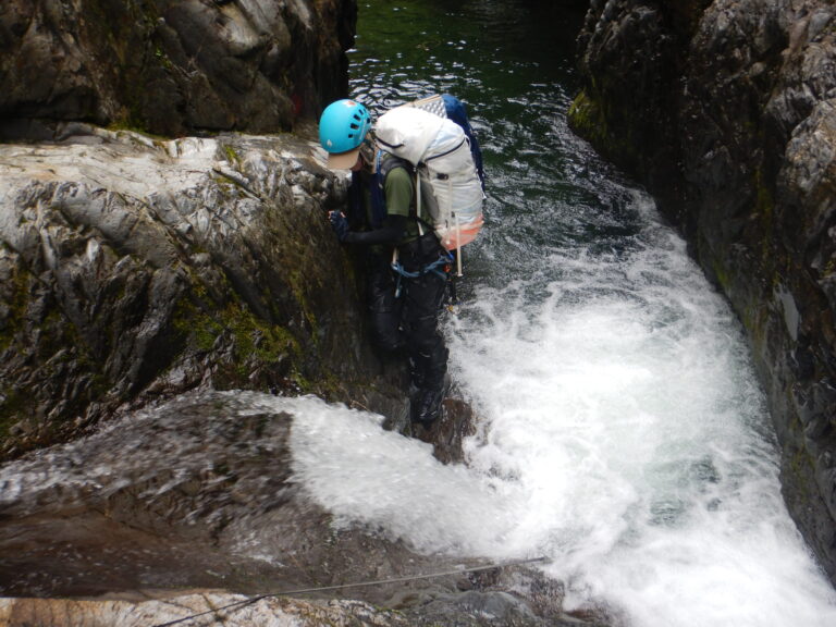 Narrow granite gorge gōrju canyon Naranokisawa stream climbing Iide Japan