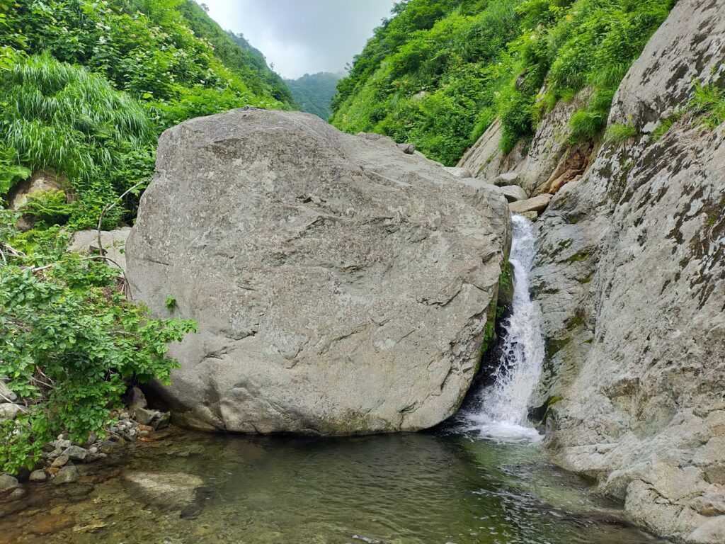 大白布沢 大岩四メートル滝 沢登り 飯豊連峰