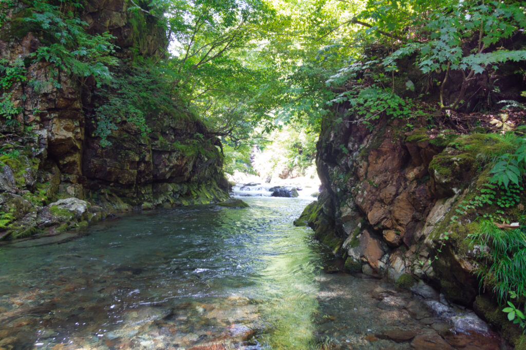 Hakobuchi deep pool gorge on the Uonogawa, Oku-Shiga Japan