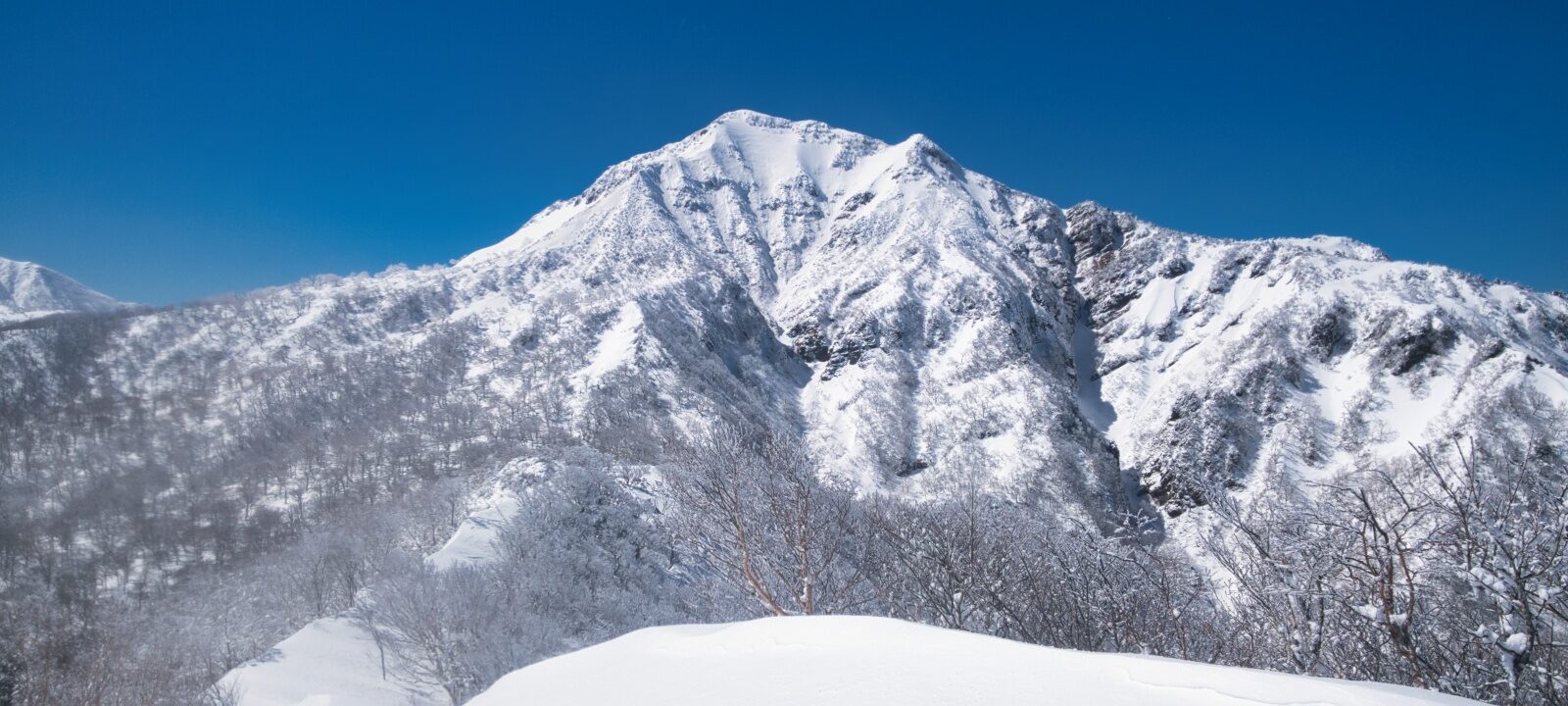 【山岳紀行】甲子旭岳 ― 晩冬の雪稜を越えて