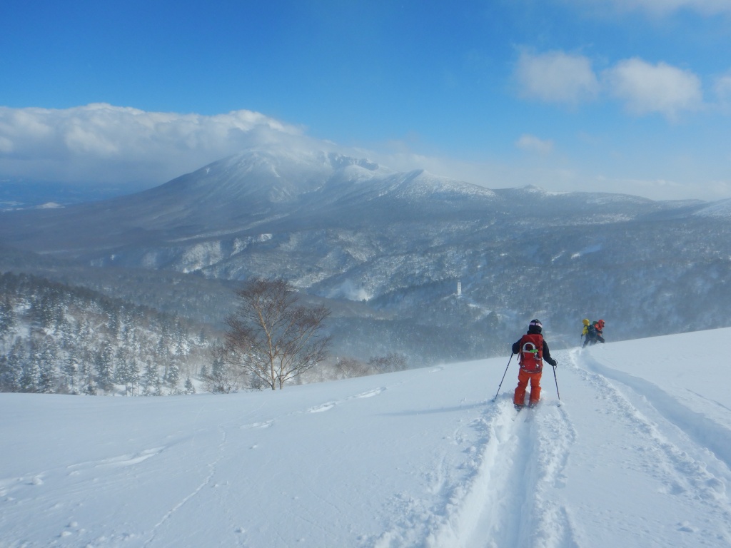 【山岳紀行】裏岩手連峰 － 厳冬深雪の稜線を滑降す