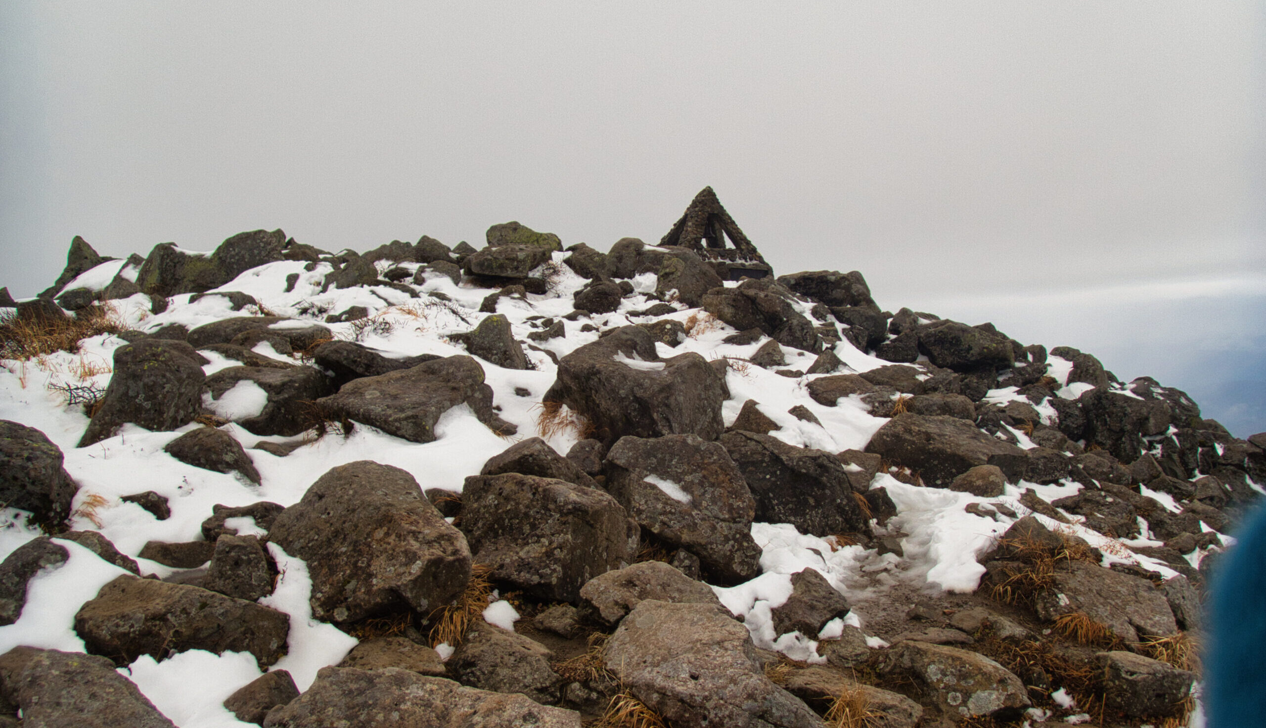【山岳紀行】岩木山 ー 雪化粧の美貌と胸奥の余白