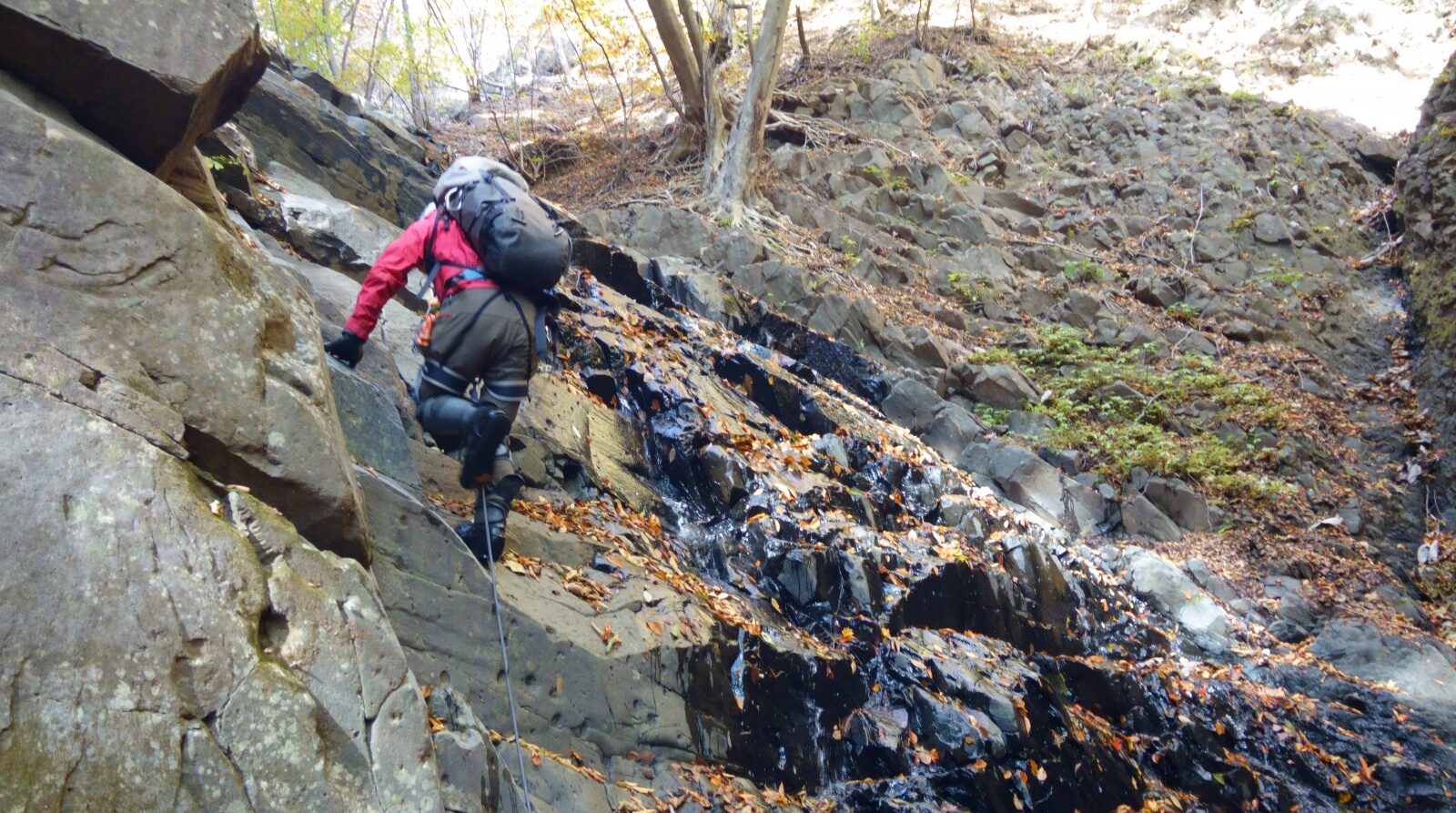 【山岳紀行】谷急沢右俣 ー 晩秋の裏妙義を遡る